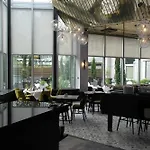Renaissance 4*