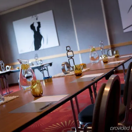 Renaissance Hotel 4*
