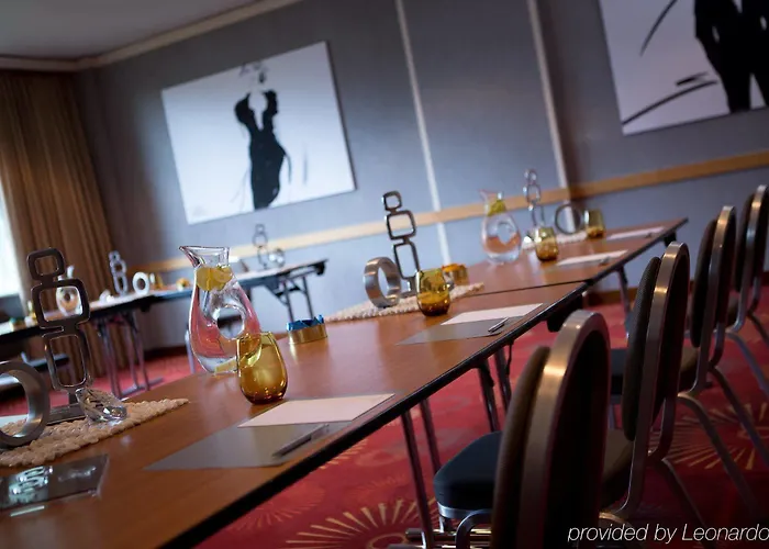 Renaissance Hotel 4*