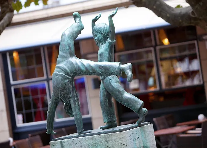 Renaissance Hotel 4*