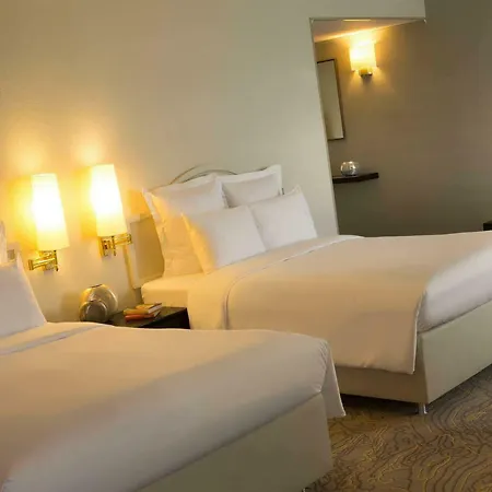 Renaissance ホテル 4*